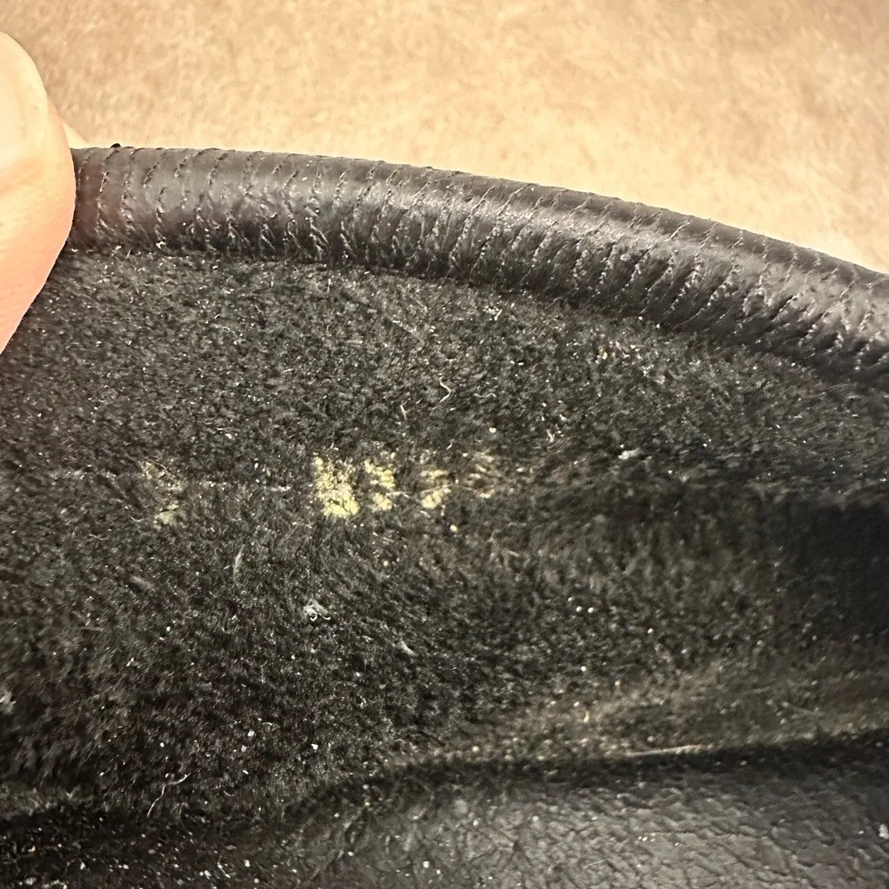 Minnetonka Men's 9 Black Classic Moosehide Leather Moccasins Loafers Pebble EUC